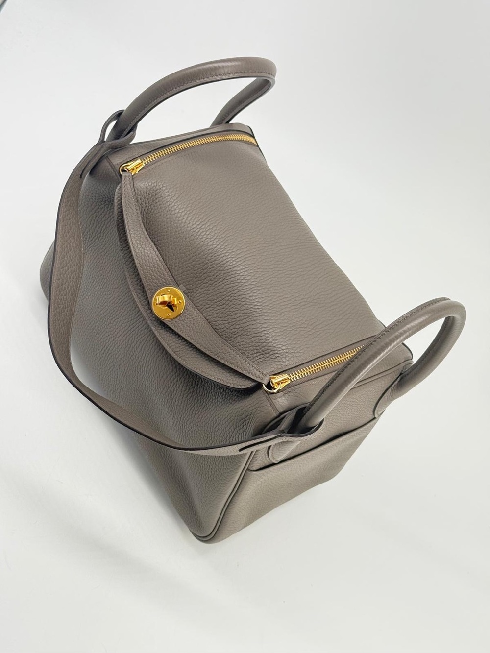 Hermes Lindy 30 Taurillon Clemence Etoupe Shoulder Bag Gold Hardware - Picture 8 of 15